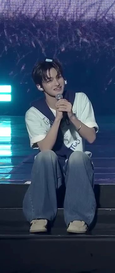 📌(지훈) 클락스 오리지널스 데저트 노마드 헤어리 메이플
kream.co.kr/products/271992
(크림에서 구매가능)

📖 2025 TWS TOUR '24/7:WITH:US' IN SEOUL Behind #2
(제보 받았습니다. 감사합니다!)