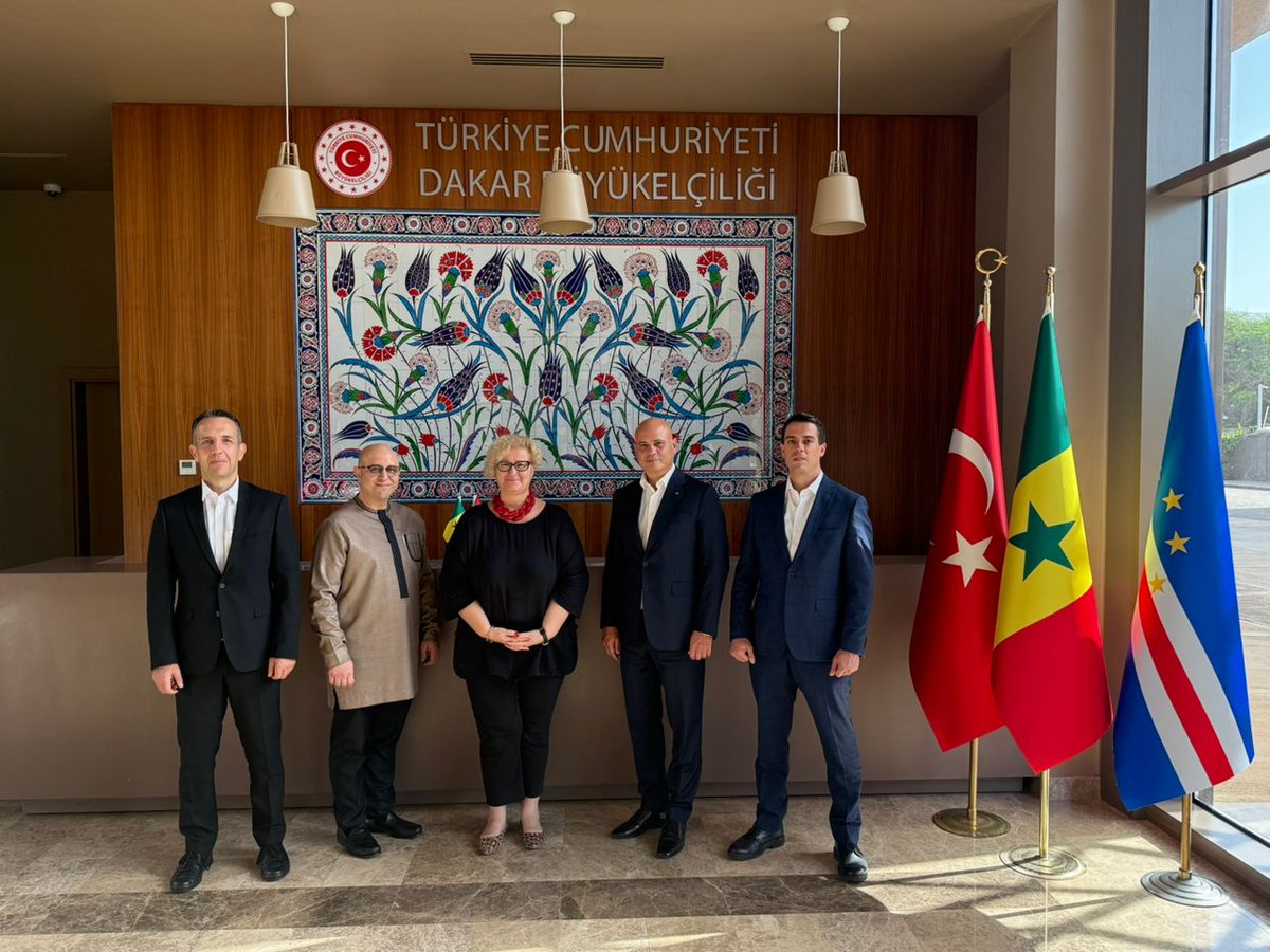 L'Ambassadrice SEMme <a href="/NurSagman/">Nur Sagman</a> s’est entretenue avec M. Selim Bora, Président du Conseil d'Administration de l’entreprise SUMMA ainsi que sa délégation. Lors de l’entretien, les projets de la compagnie au Sénégal étaient à l’ordre du jour.