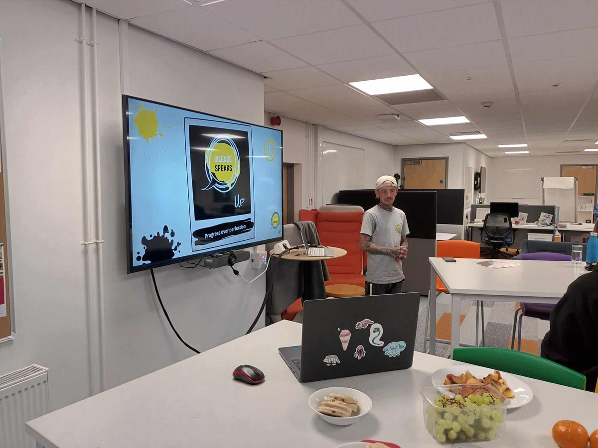 Stiwdio_USW's tweet photo. Thank you to everyone who came along to Fieldnotes Stiwdio last month! Some amazing conversations  

Join us this month on 25th October at Newport campus    Free early bird tickets here: https://t.co/ueaKgPwGHx https://t.co/os0ZFLTxzG