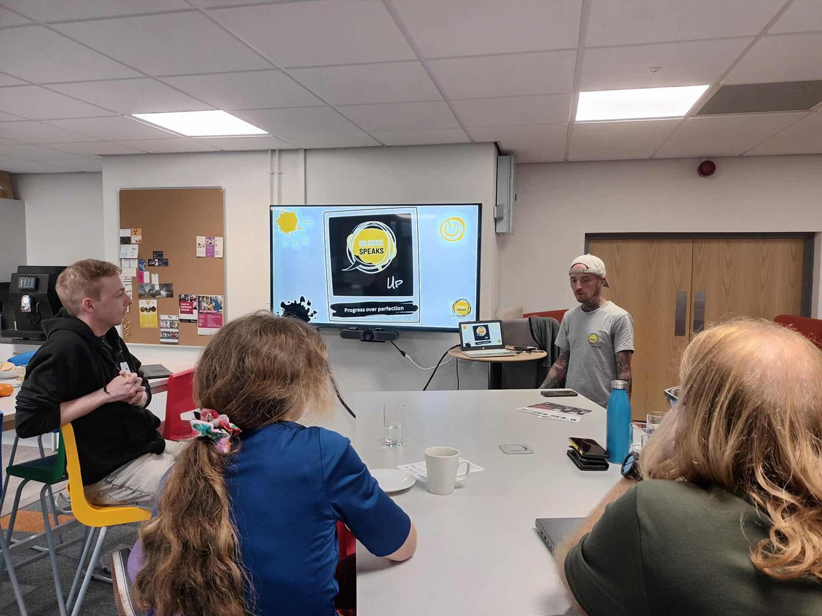 Stiwdio_USW's tweet photo. Thank you to everyone who came along to Fieldnotes Stiwdio last month! Some amazing conversations  

Join us this month on 25th October at Newport campus    Free early bird tickets here: https://t.co/ueaKgPwGHx https://t.co/os0ZFLTxzG