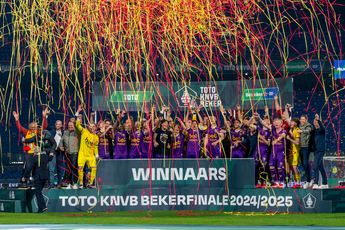 Go Ahead Eagles wint topsportprestatie 2024 - 2025 bij Deventer sportverkiezing! De club werd genomineerd door de historische bekerwinst van afgelopen april.
