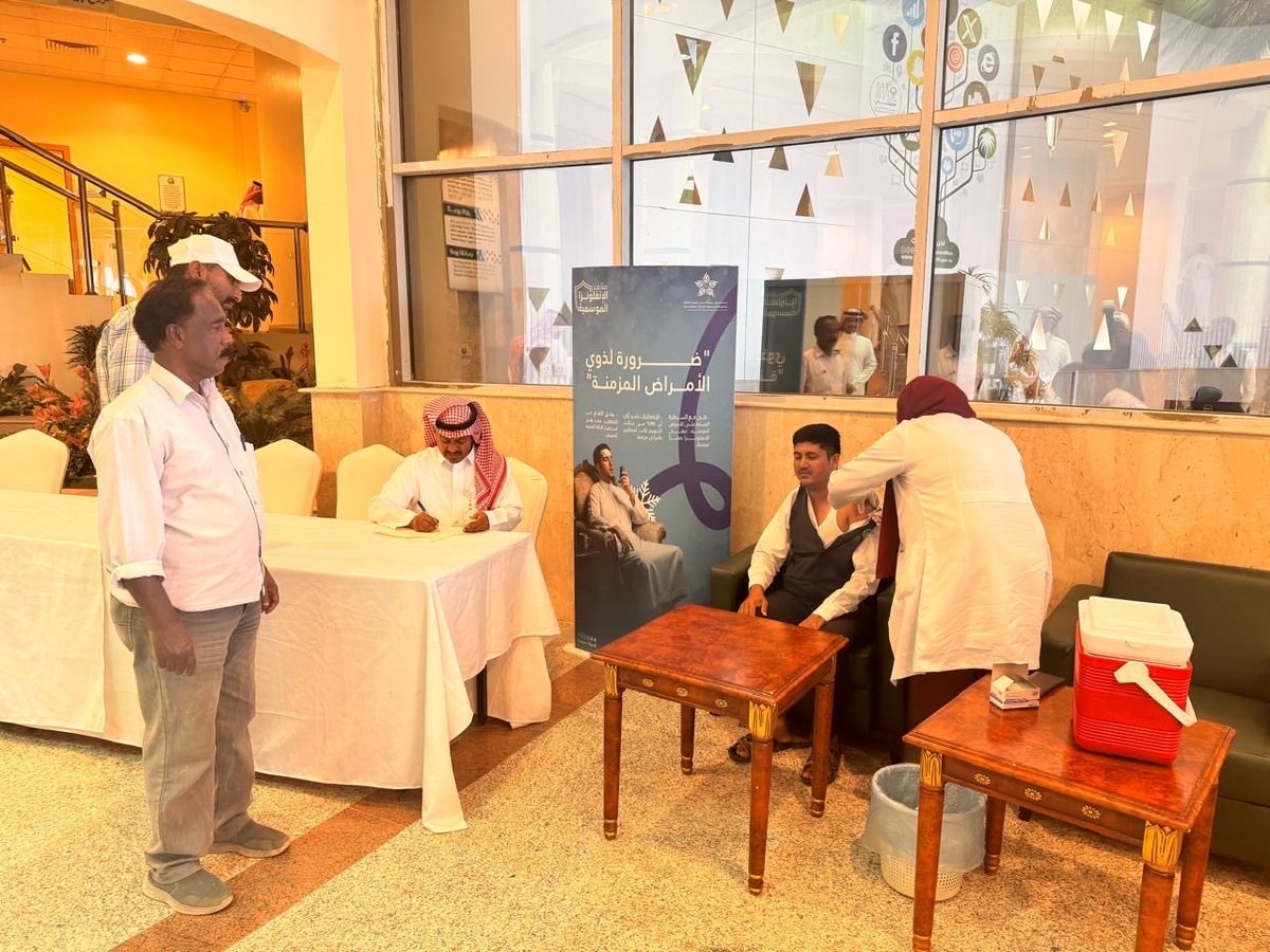 hotah_hosp's tweet photo. واصل #مستشفى_حوطة_بني_تميم_العام تنفيذ حملة التطعيم ضد #الإنفلونزا_الموسمية، مستهدفًا منسوبي بلدية المحافظة، وذلك ضمن جهوده لتعزيز الوقاية وحماية الصحة العامة. https://t.co/anuFIiiZkG