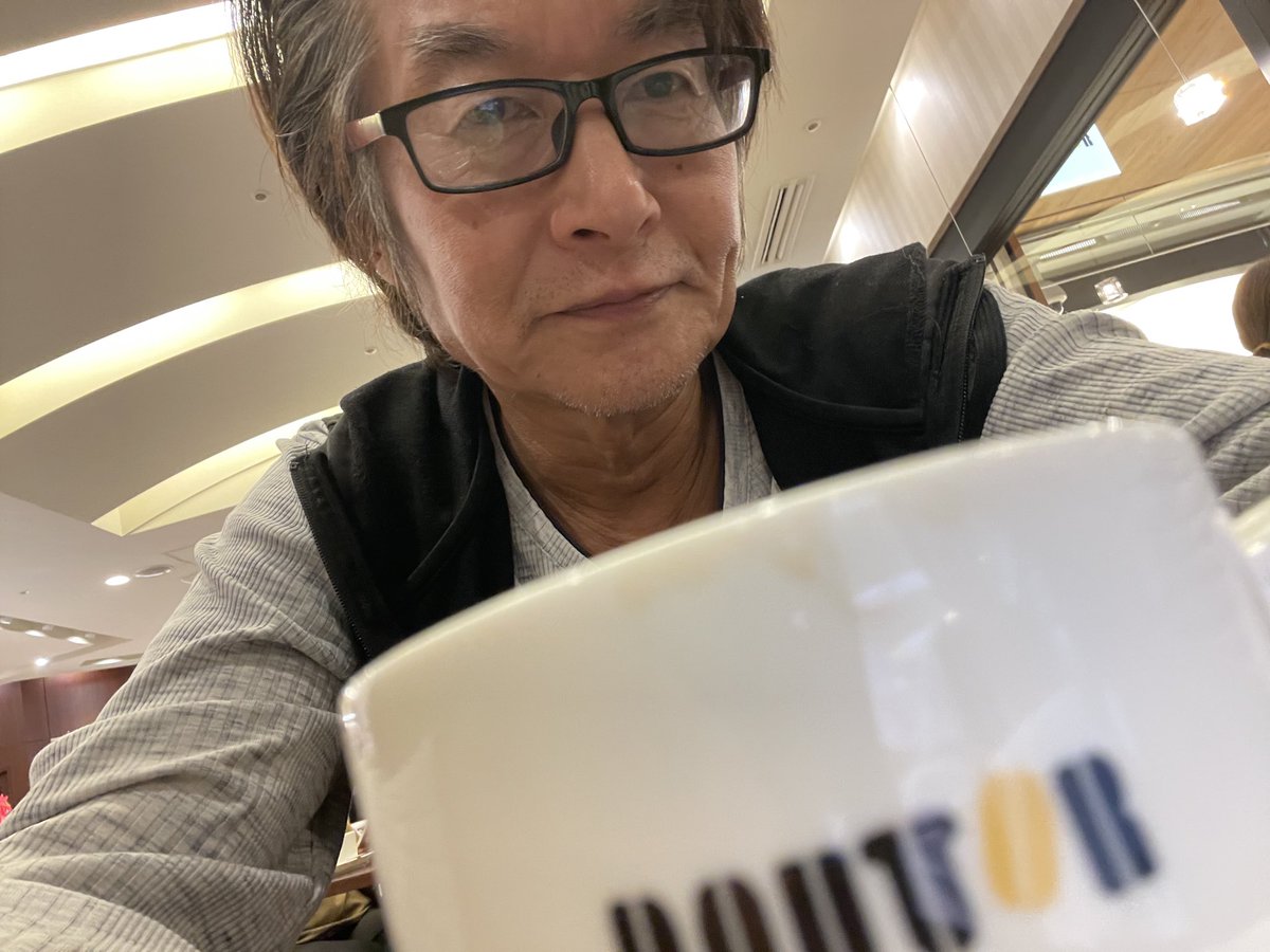 ちょっと時間が出来たので、
コーヒータ〜イム。
やっぱブラックでしょ。
#ダンディ商会
