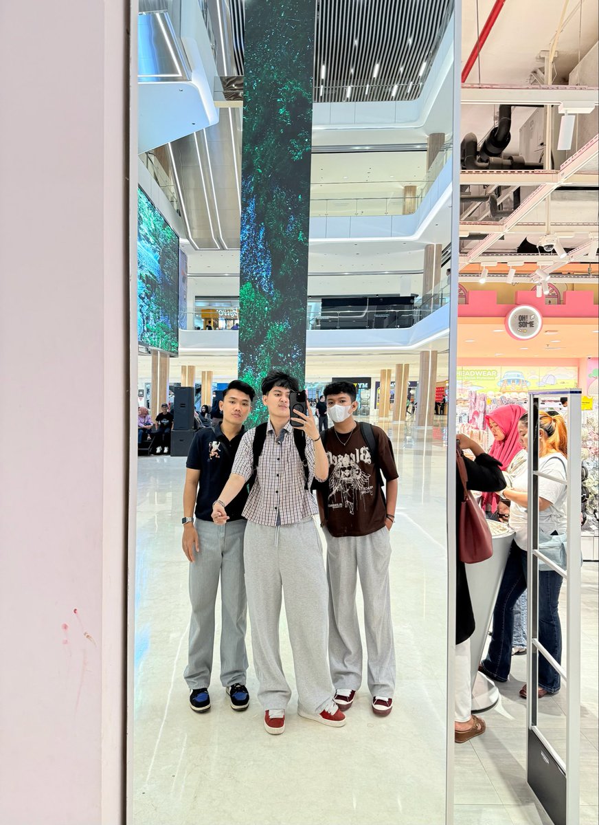 MuhammaddSepta's tweet photo. Ada tau ini mall mana? #fyp #cowokganteng #cogan https://t.co/8ojGsy3g7h