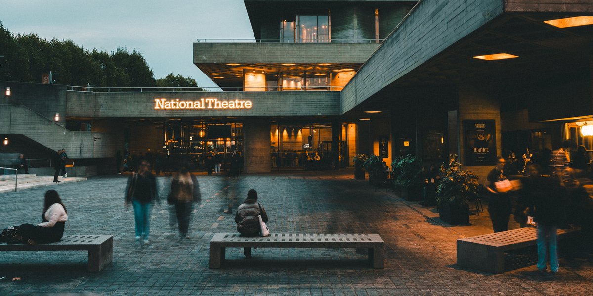 maciej_murawski's tweet image. An Evening at the National in slow shutter.

Capturing the pre-show buzz and the beautiful Brutalist glow of the National Theatre as the city comes alive at night.

📍: National Theatre, London
📸: Sony a7IV + Sony 35mm F/1.4 GM

#SonyA7IV
