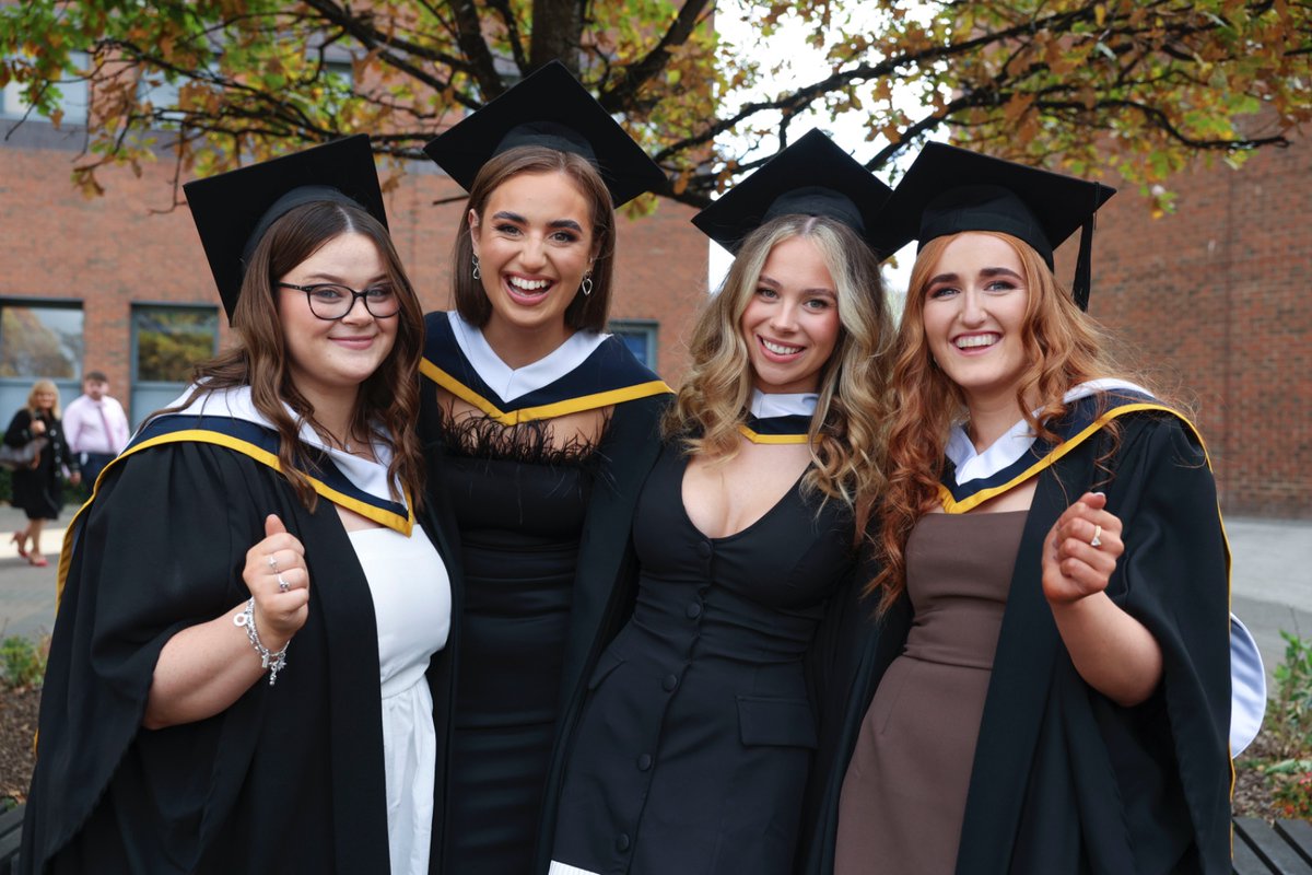 DCU's tweet image. Are you attending #DCUGraduation later this month?
We recommend you use public transport where possible.
We have limited spaces at the following:
🔴Multi-storey car park in Glasnevin
🔴Car park in DCU Sports Grounds on Ballymun Road
More info here: launch.dcu.ie/travel-to-dcu