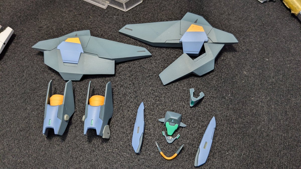 kanou_sononi's tweet photo. 3ミリ軸の無いアーマーはマグネットで取り外し出来るようにしました。
脚部左右のアーマー結構弄ったのですがあまり目立ちませんでしたね。 https://t.co/zJZKKaIKSV