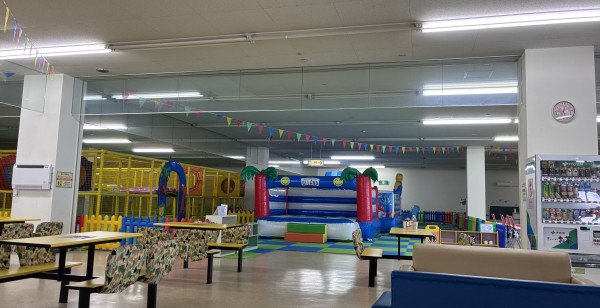 FreeLife_Colors's tweet image. 北海道苫小牧市にあるアミューズメント施設。天候を気にせずに、小さな赤ちゃんから小学生くらいの子どもが遊べる場所のようです。

平日は貸切状態の室内遊技場⁈「苫小牧ハグミーキッズ」
freelife.ne.jp/article/13735
#苫小牧市 #ハグミーキッズ #FreeLifeColors