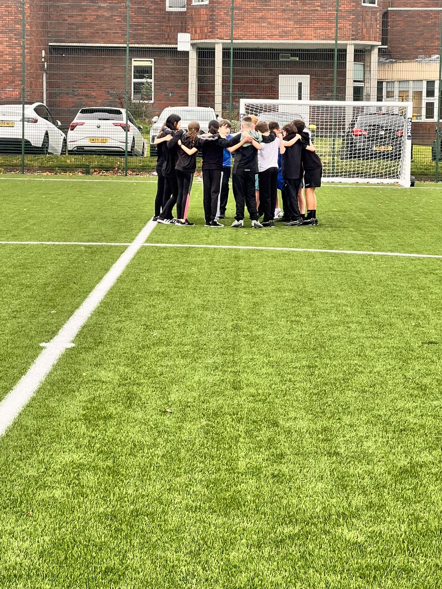 CurrieMoodiePE's tweet photo. Gaelic football going down a treat for my S1βs. The team work and effort being put in are outstanding! Well done guys π€© @WhitehillSec @Whitehill_PE https://t.co/OTwKzpLCnY