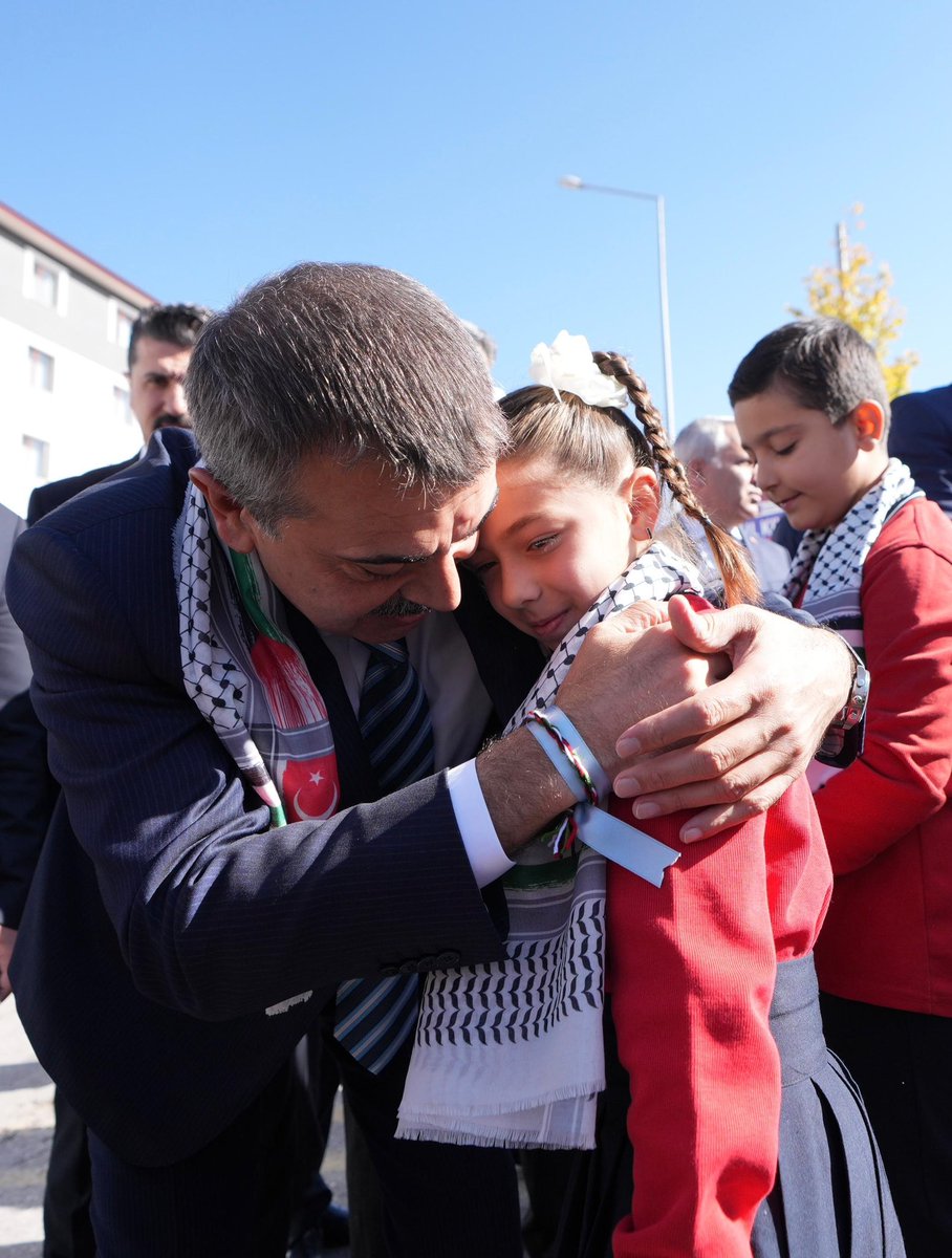 erenguevercin's tweet image. Heute am 7. Oktober, den Jahrestag des #Hamas-Terrors, finden auf Anweisung des türkischen Bildungsministers @Yusuf__Tekin von der #AKP an allen Schulen des Landes Veranstaltungen statt, um das &quot;Bewusstsein der Schüler für Palästina zu stärken&quot;.  In diesem Geist werden in der…