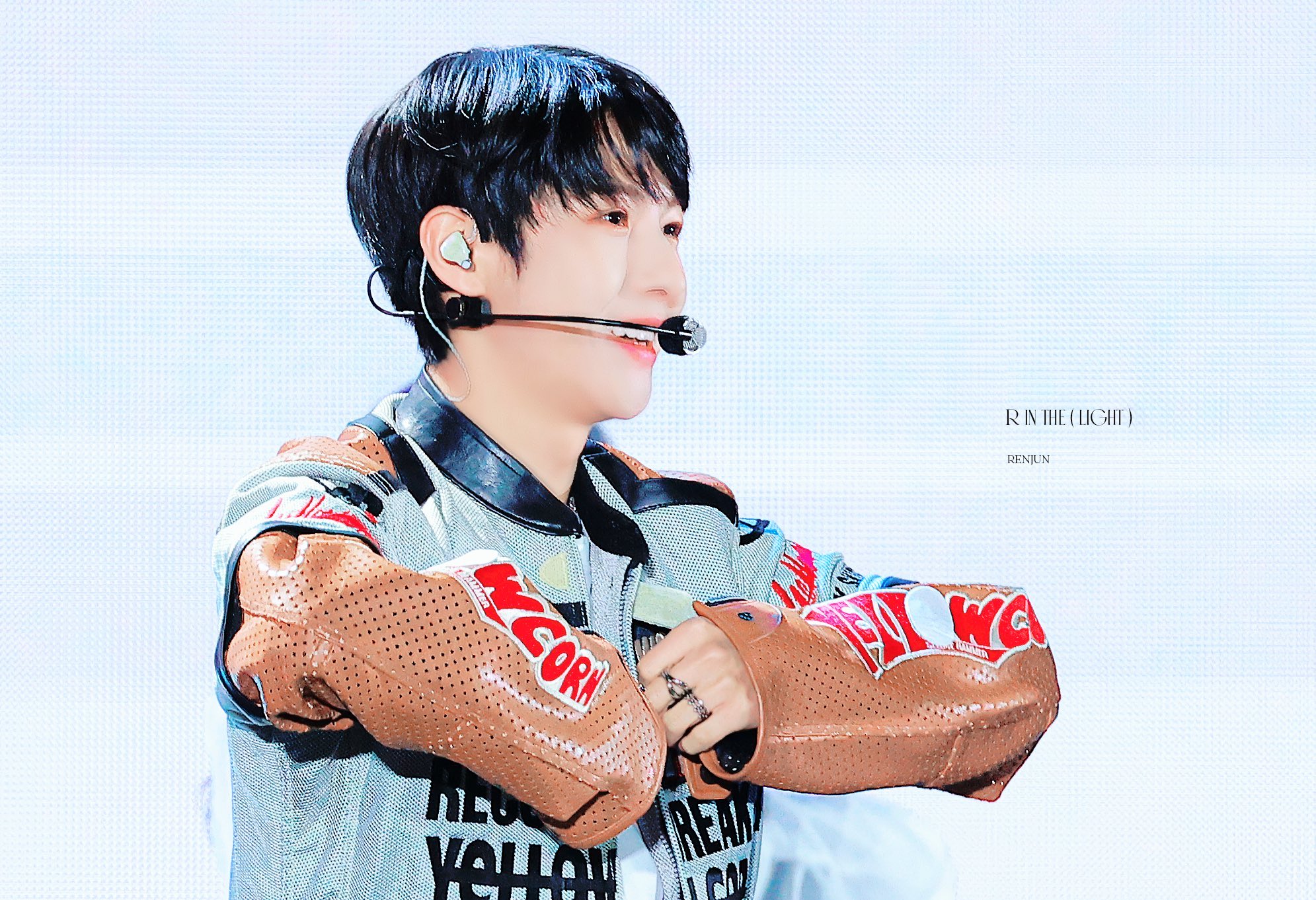 ロンジュン直筆サイン入り超大型写真…Renjun…NCT… Amazon.co.jp: ロンジュン直筆サイン入り超大型写真…Renjun…NCT