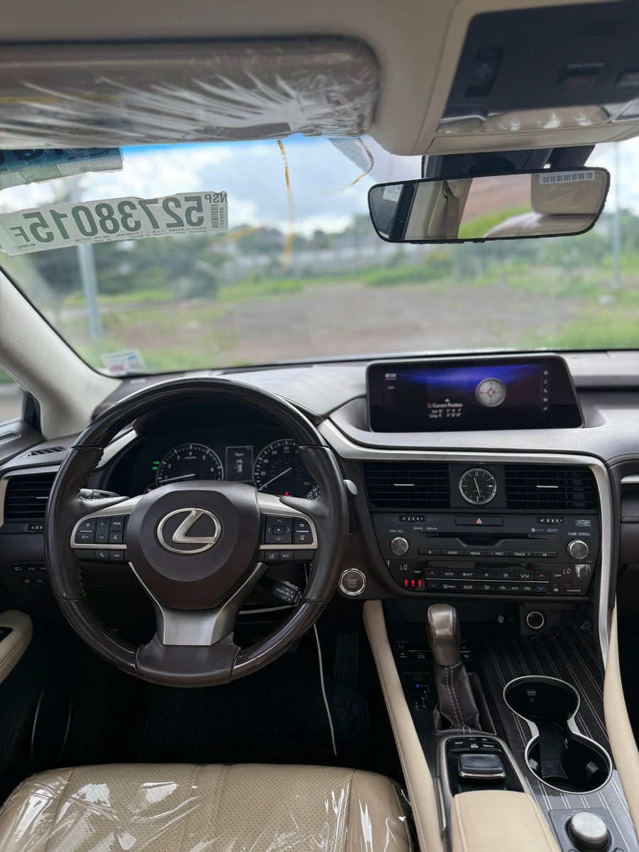 timlesco's tweet photo. TOKS 2017 RX 350 premium 
- BSM
- HUD
- Wireless Charging 
Etc https://t.co/lDtYpvRSAS