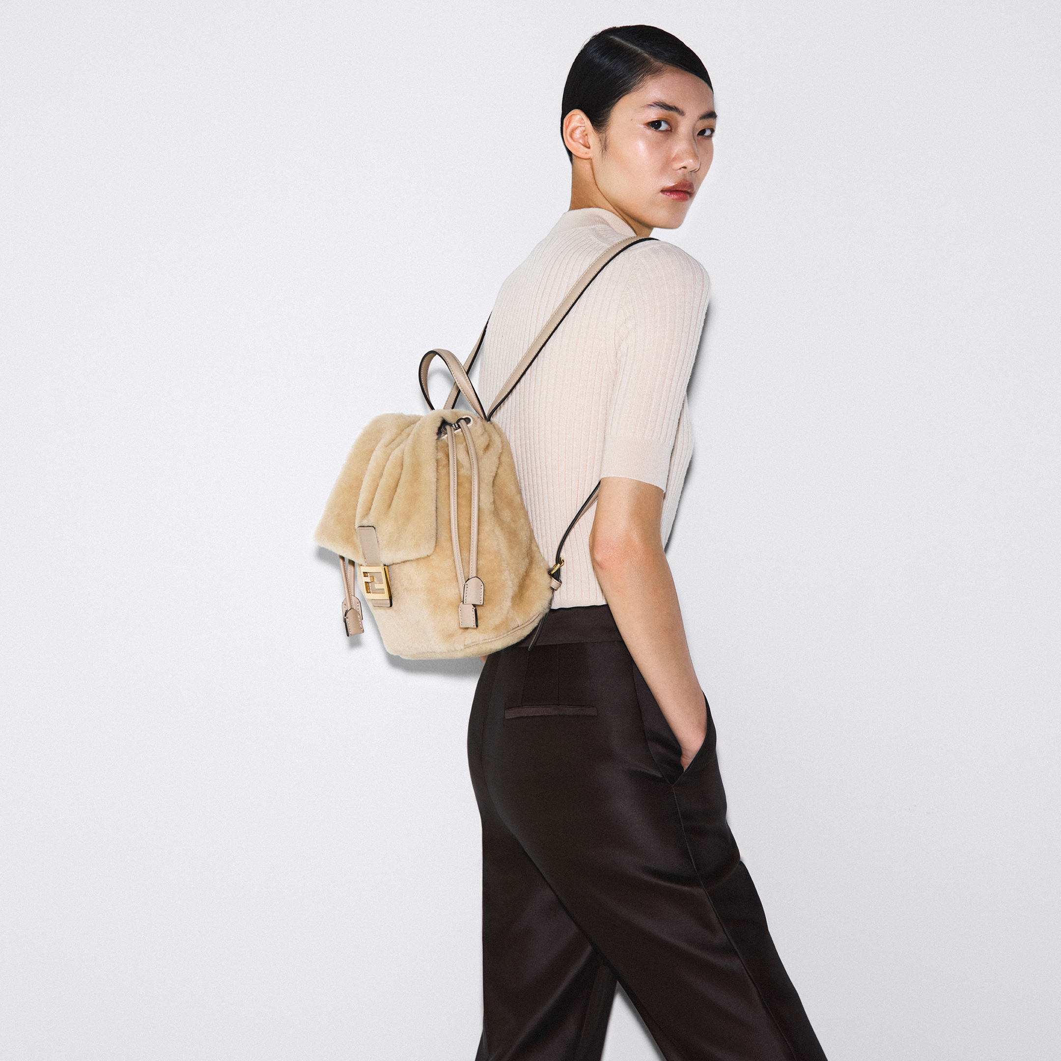 早い者勝ち！入手困難【Fendi】トゥージュール　バッグ　トープ　ストラップ付き 673ee8a9b2fc3.webp