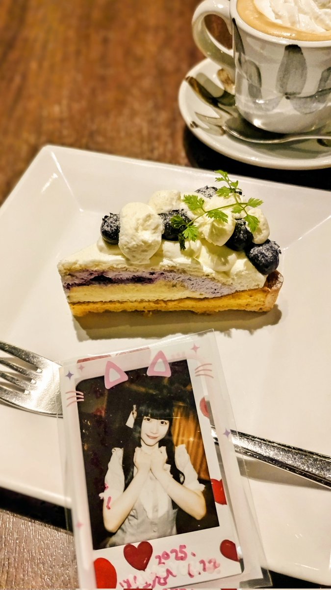 puni2hoppeboy's tweet image. ブルーベリータルト🍰
食べたよ

#姫坂しおり #しおりん
#チェキ飯