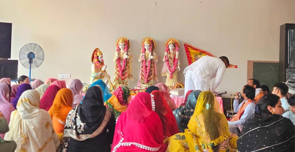 AlishaTomar3's tweet photo. 🙏 जय श्रीराम 🙏

आज 20 होम एवेन्यू, सेक्टर-83, गुरुग्राम में आयोजित सुंदरकाण्ड पाठ में शामिल होने का सौभाग्य प्राप्त हुआ।

आयोजन के लिए पवन गुर्जर जी एवं प्रदीप गुर्जर जी का हार्दिक आभार।

#SundarkandPath #जयश्रीराम #SpiritualVibes #Gurugram #Blessings https://t.co/tyx1ab99sQ