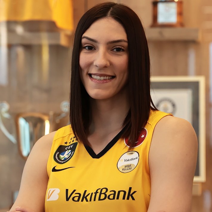 🇹🇷Zehra Güneş:

"🇷🇸Boskovic, herkesin söylediği gibi, çok mütevazı, çok iyi niyetli, çok iyi bir insan; iyi karakterli bir takım oyuncusu. Dünyanın en iyi pasör çaprazlarından biri bence.

Daha önce onunla oynamamıştım, bu sayılı pasör çaprazlarından biriyle aynı takımda olduğum