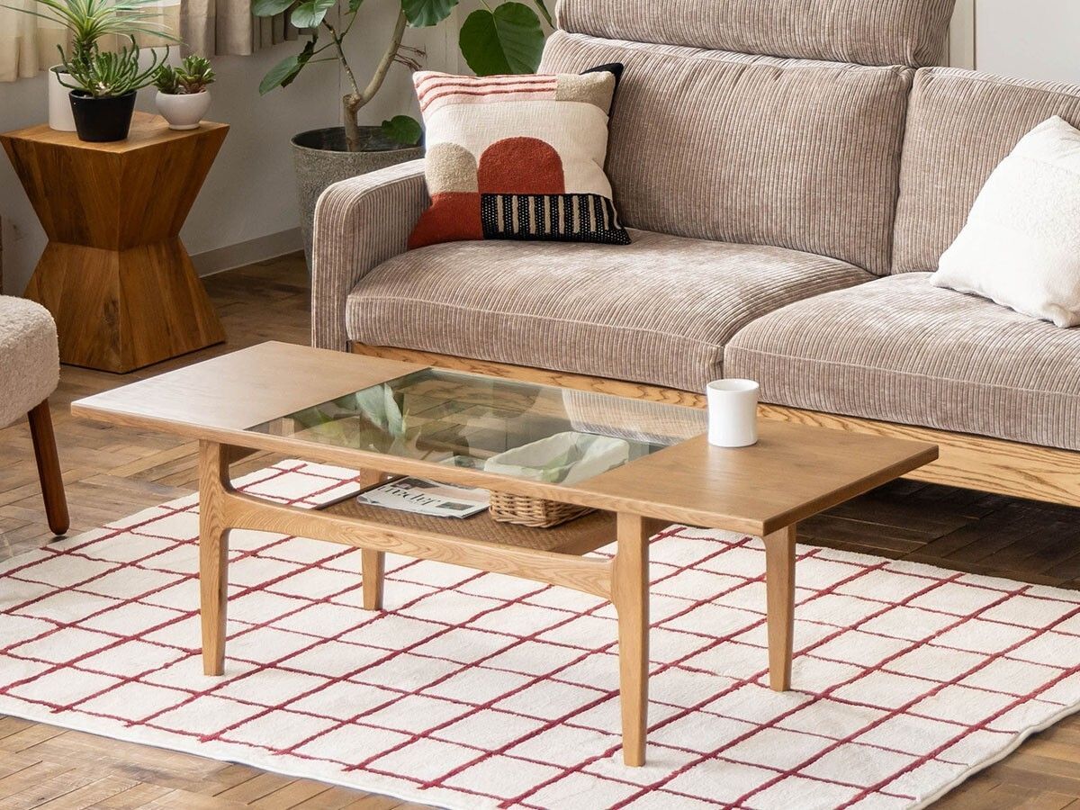 木とガラス、ラタンを組み合わせた、ほどよい開放感が魅力のコーヒー