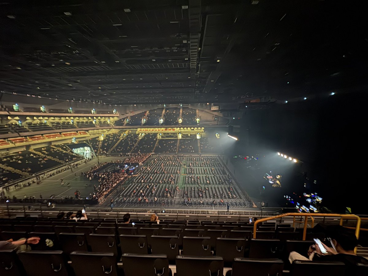 eriashi860's tweet photo. 一時間前。
#foofighters #さいたまスーパーアリーナ https://t.co/Tk8q7QZQzc