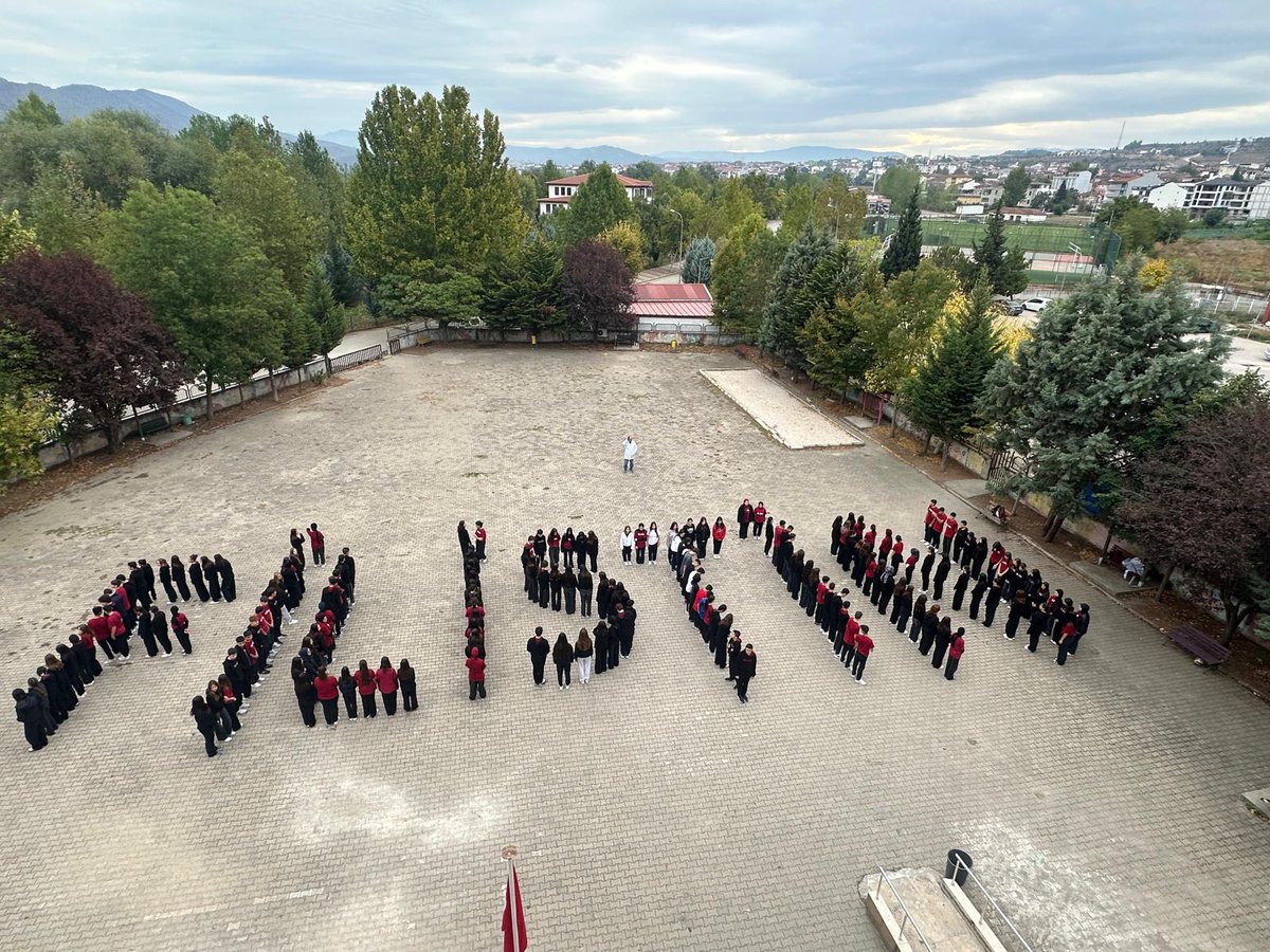 75Lisesi's tweet photo. #Gazze
#Filistin 
Öğrencilerimizle birlikte mazlum Filistin halkının yanındayız.
#OsmaneliKaymakamlığı
#Osmaneliilçemem https://t.co/bj7BzlYEPJ