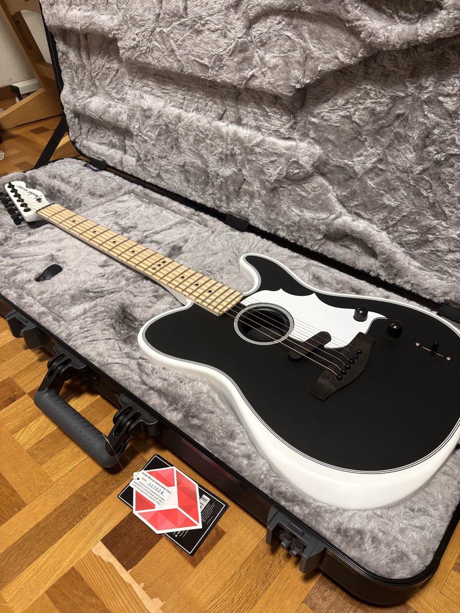 4ki_guiter's tweet image. ギター買いました🎶
LIVEで色々試して行きましょー！

 #mng  #Fender
