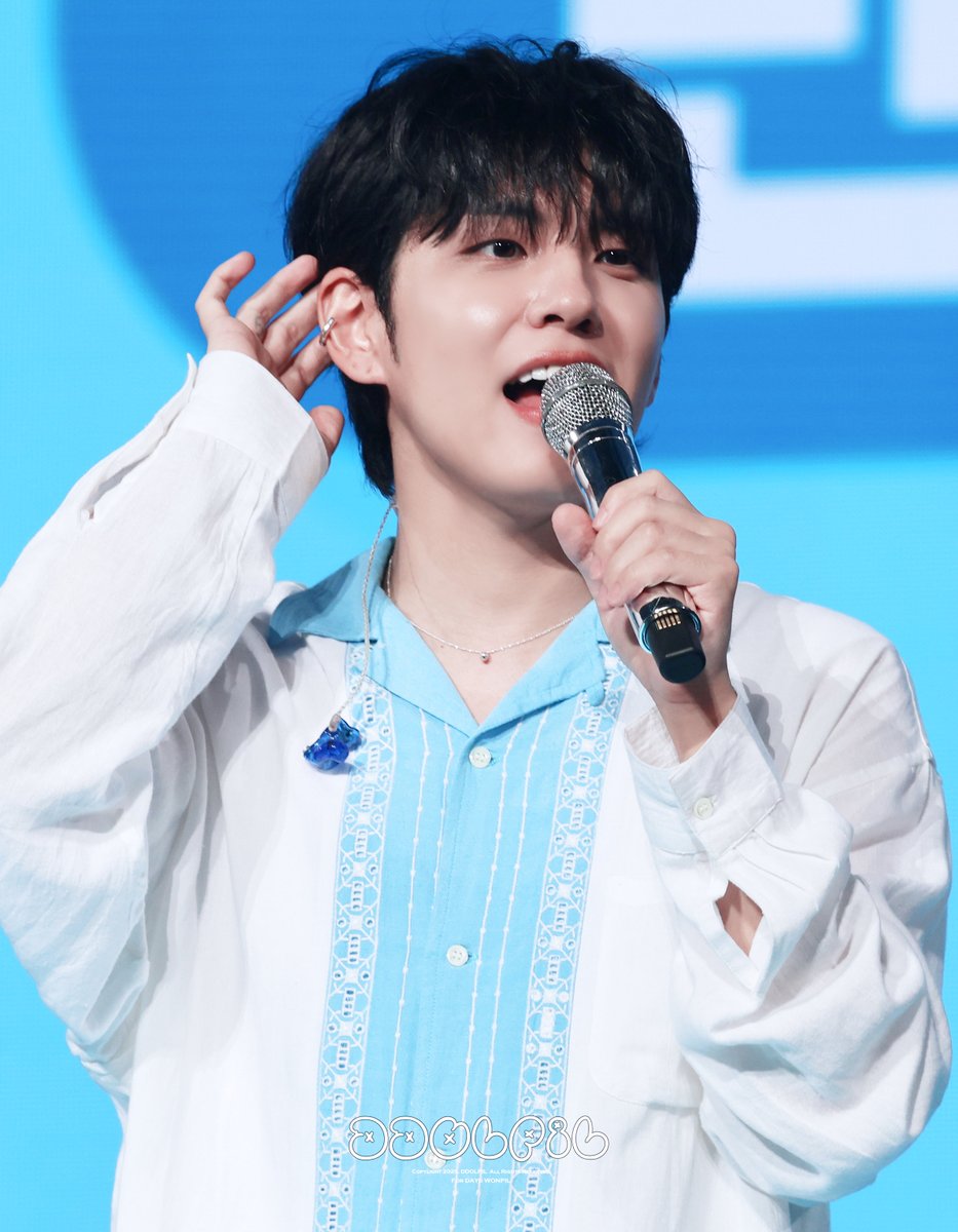 ddolpil's tweet photo. 250727 데이식스 4th 팬미팅
필존 마이데이 음정 안맞았다고 한마디했다가 소녀들 어엉~~ 하니까 당황해서 필살애교로 수습들어가셧어
#원필 #WONPIL #DAY6 #pier10 https://t.co/WGH0hMW2NE