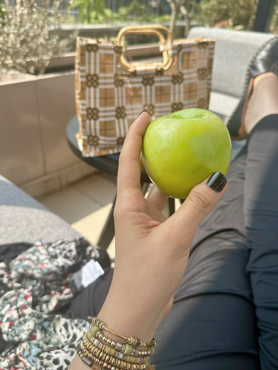 85HindM's tweet image. The forbidden fruit 🍏🍏🍏
#BreakTime #MyTime