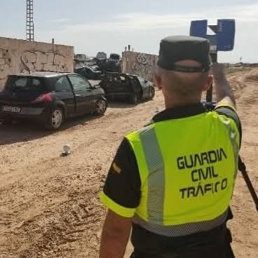 MqGuardiaCivil's tweet photo. El 7 de octubre de 2003, por Orden número 20 de la Jefatura de la #AgrupacióndeTráfico, se creó el Equipo de Reconstrucción de Accidentes de Tráfico (#ERAT). https://t.co/84ZfEvOTlu