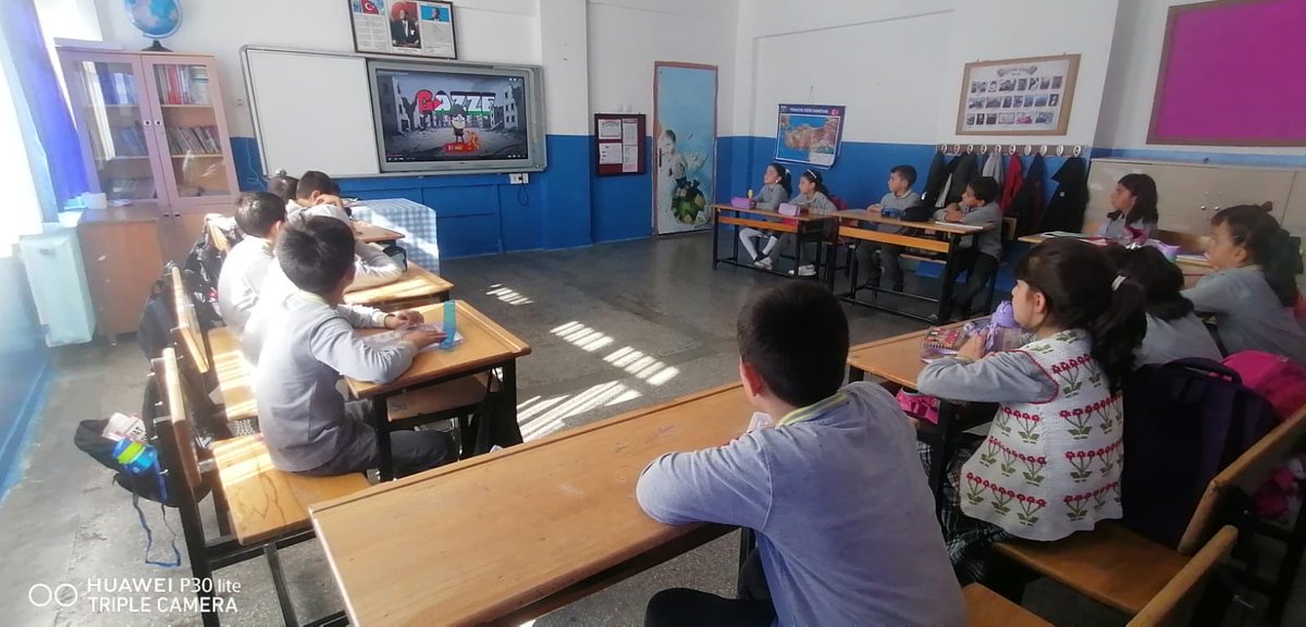 summani_k's tweet photo. Türkiye Yüzyılı Maarif Modeli'nin merkezinde yer alan “erdem-değer-eylem” anlayışıyla barışa, insan haklarına ve evrensel değerlere saygılı bir nesil yetiştirmeye kararlıyız. 
Emek veren öğretmenlerimiz ve öğrencilerimize teşekkür ederiz. 
@ekicis20  @narmankaymakam  @Erzurum_Mem https://t.co/Lh5FBCxmc2