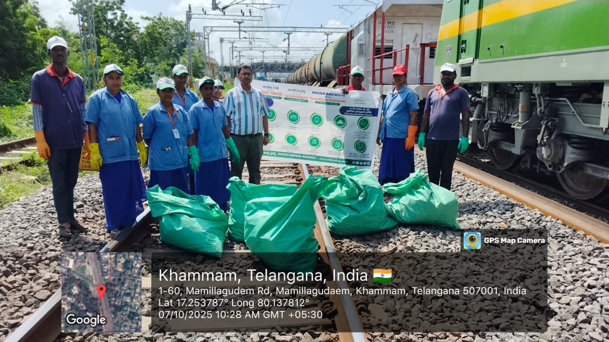 Chikmt191591's tweet photo. In view of Swachhata Pakhwada today i.e.07.10.25 at KMT station conducted 
Swachata Patri programme.
#SwachhataHiSeva2025
#SwachhBharatMission 
 @SCRailwayIndia
@drmsecunderabad 
@SrEnhmSC https://t.co/cLhSo5fhYH