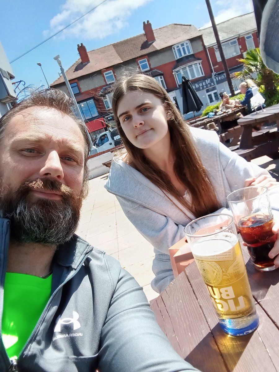 mickmcSNB's tweet image. Massive Happy 18th Birthday to the eldest of my troop Ellie 💙 Proud of you plus you can now buy me a pint 😂😂😂 love ya loads kid💙🎂