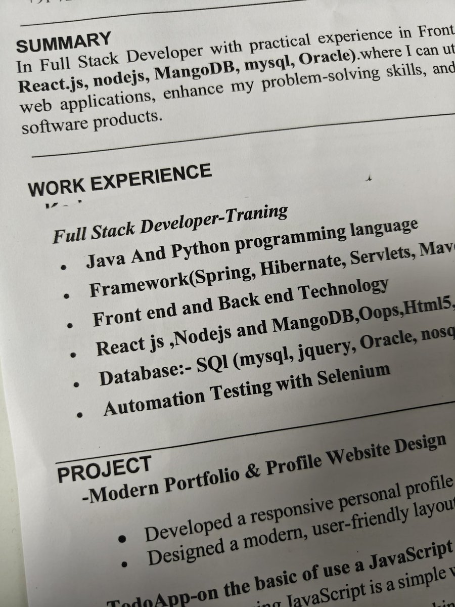 CodeXayan_'s tweet image. Proofreading your resume is a skill too — ‘MangoDB’ might just cost you that callback 🧐