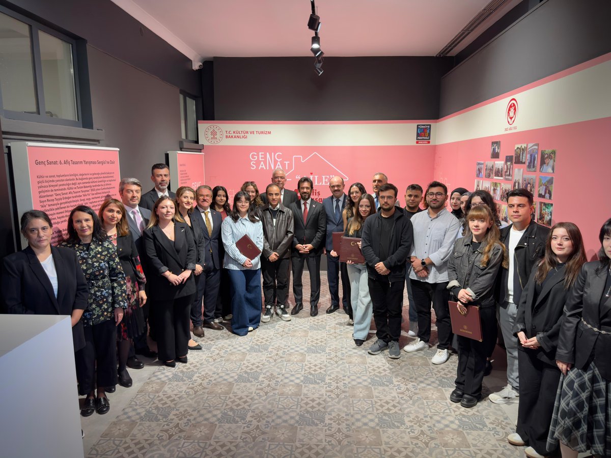 Cumhurbaşkanlığımız tarafından 2025 yılının “Aile Yılı” olarak ilan edilmesi, devletimizin tüm kurumlarını aynı hedef etrafında bir araya getiren çok kıymetli bir çerçeve oluşturdu.

Bu anlayıştan hareketle, Güzel Sanatlar Genel Müdürlüğü'müz tarafından düzenlenen, gençlerimizin