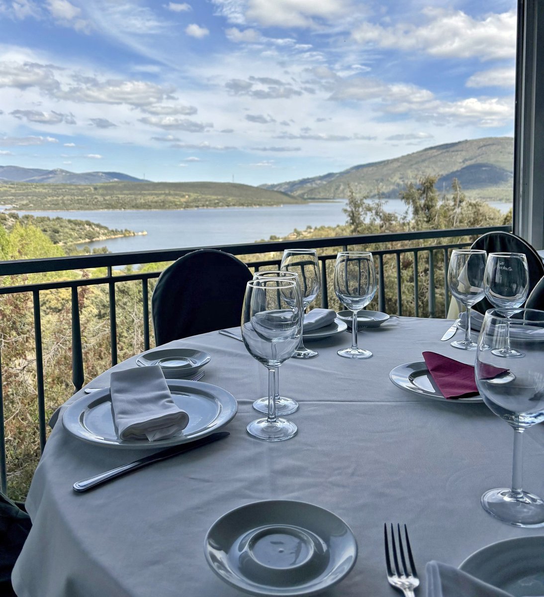 SierraNortecom's tweet image. En Restaurante Asador El Picachuelo vas a disfrutar de exquisita gastronomía con preciosas vistas😍 SierraNorte.com/restaurante-pi…

Está en El Berrueco😋

#restaurante #terraza #asados #comida #comer #SierraNorteMadrid #SierraNorteDeMadrid #ElMejorEstiloDeVida #sierrademadrid #MadRural
