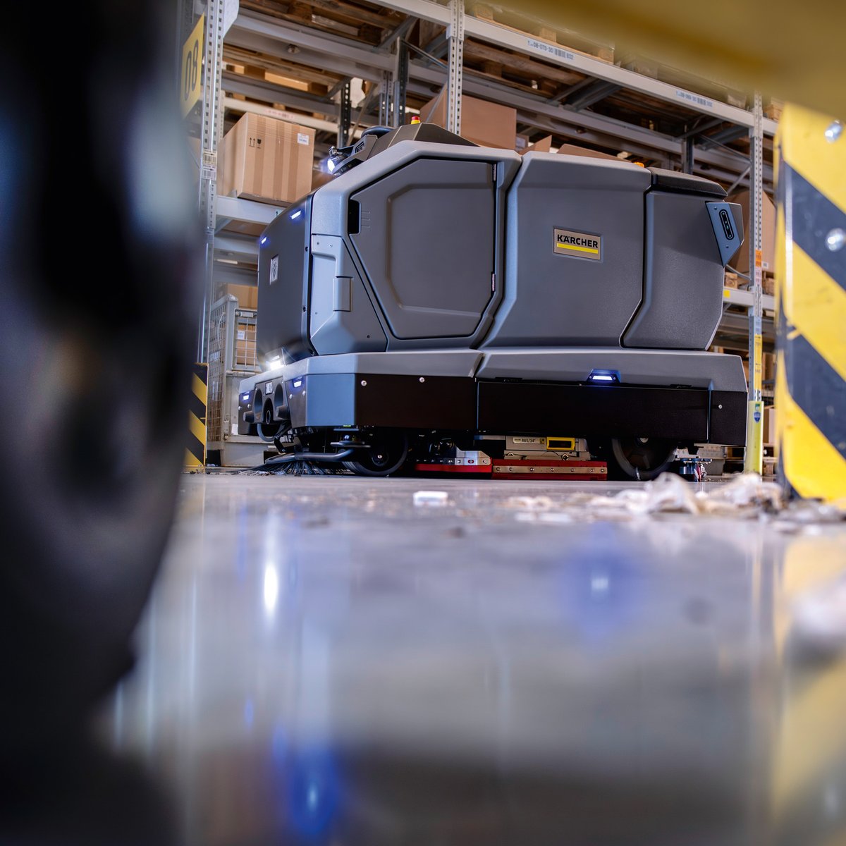 Transform your cleaning with the KIRA B 200 R Autonomous! Discover the future: kaercher.com/us/commercial/…