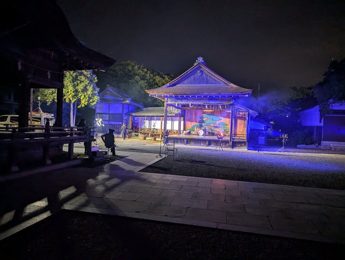 ヒキヤマンの新プロジェクトはPV制作です！長浜八幡宮の能舞台で「よいさ！ヒキヤマン！」の演奏を黒子軍団と共にやってきました！
年内にリリースしたいなー♪