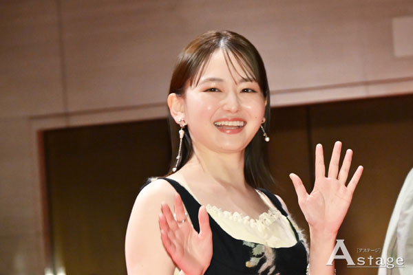 astage_ent's tweet image. 【CINEMA】長尾謙杜、刑事役の前田敦子に「あっちゃんに取り調べられてる♪」と歓喜✨
久しぶりの共演の山田杏奈には「あらためて素敵な方」
映画『恋に至る病』完成披露舞台挨拶

▶️astage-ent.com/cinema/koiniit…

#恋に至る病 #長尾謙杜 #山田杏奈 #前田敦子 #石原慎也 (#SaucyDog) #廣木隆一 @KiY_movie