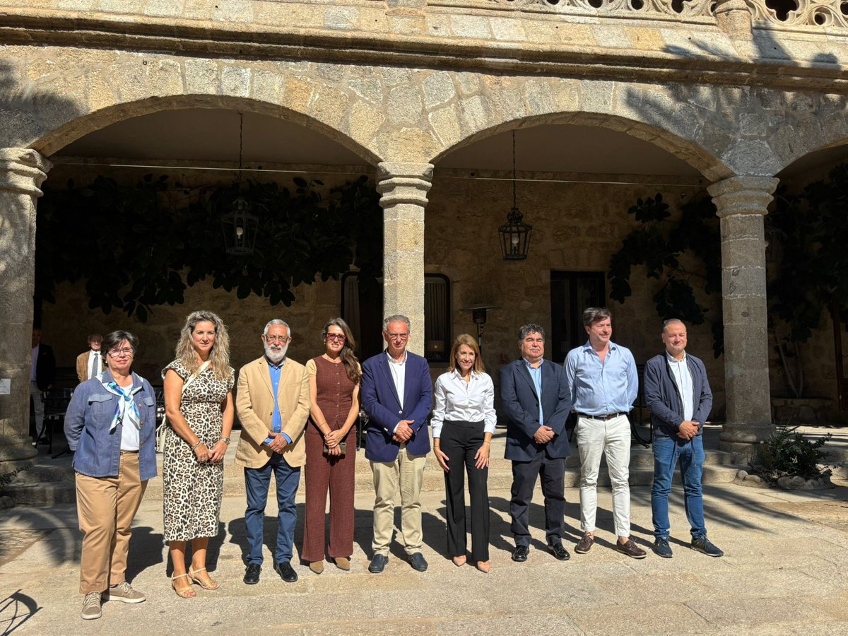 El Parador de Jarandilla de la Vera reabre sus puertas tras una inversión de 6 millones de euros.

Historia, arte y sostenibilidad en un castillo-palacio del siglo XVI.