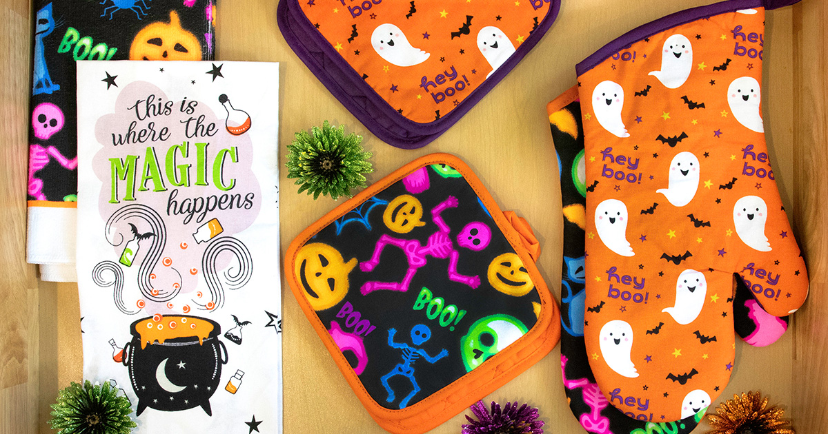 🎃🕷️ Spook-tacular kitchen vibes await 🧡✨ Get ready to brew up some Halloween magic with our fun and festive textiles. Get them before they're gone!