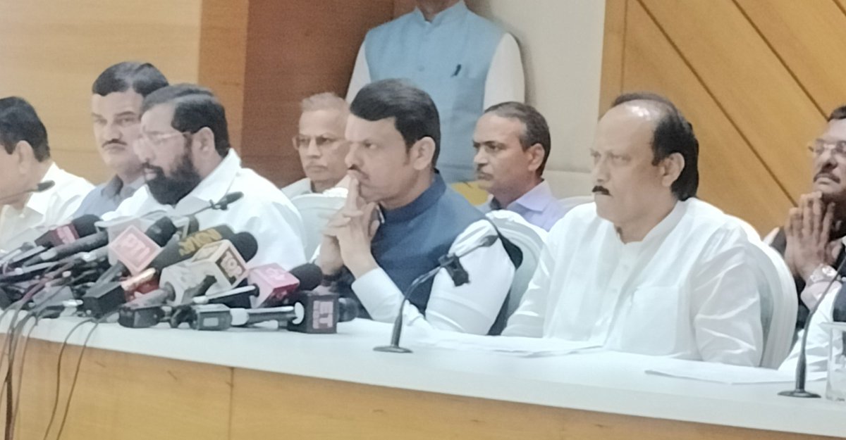 Vivek Gupta (@imvivekgupta) on Twitter photo महाराष्ट्र में बाढ़ की वजह से किसानों को हुआ नुकसान की भरपाई के लिए महाराष्ट्र सरकार ने किसानों के लिए 32 हजार करोड़ के पैकेज का ऐलान किया.
सीएम <a href="/Dev_Fadnavis/">Devendra Fadnavis</a> और दोनों डिप्टी सीएम <a href="/mieknathshinde/">Eknath Shinde - एकनाथ शिंदे</a> और <a href="/AjitPawarSpeaks/">Ajit Pawar</a> ने यह ऐलान किया. महाराष्ट्र में बाढ़ की वजह से किसानों को हुआ नुकसान की भरपाई के लिए महाराष्ट्र सरकार ने किसानों के लिए 32 हजार करोड़ के पैकेज का ऐलान किया.
सीएम <a href="/Dev_Fadnavis/">Devendra Fadnavis</a> और दोनों डिप्टी सीएम <a href="/mieknathshinde/">Eknath Shinde - एकनाथ शिंदे</a> और <a href="/AjitPawarSpeaks/">Ajit Pawar</a> ने यह ऐलान किया.