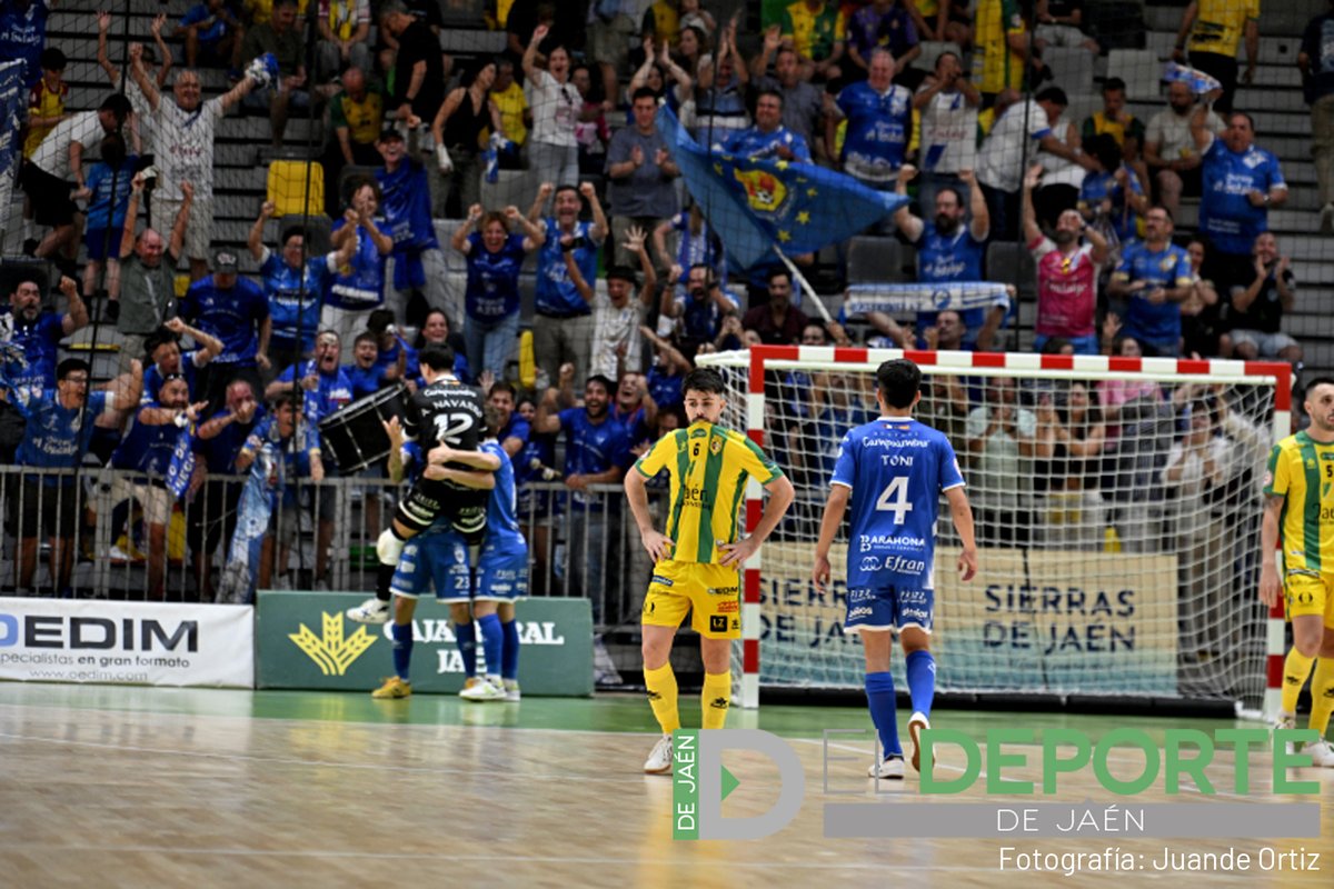 eldeportedejaen's tweet photo. 🟡 Repasamos las imágenes más destacadas del partido entre Jaén FS y Manzanares y de la afición en el Olivo Arena

📸 Fotos de @JuandeOrBea 

Galería completa aquí⤵️
https://t.co/5kZWbv174W https://t.co/eJVZVxnv8D