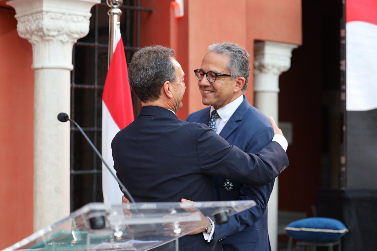 Chaleureuses félicitations à Khaled el Enany pour le vote à une très large majorité en sa faveur du conseil exécutif de l'UNESCO !

خالص التهنئة لخالد العناني على التصويت بأغلبية ساحقة لصالحه من قبل المجلس التنفيذي لليونسكو !