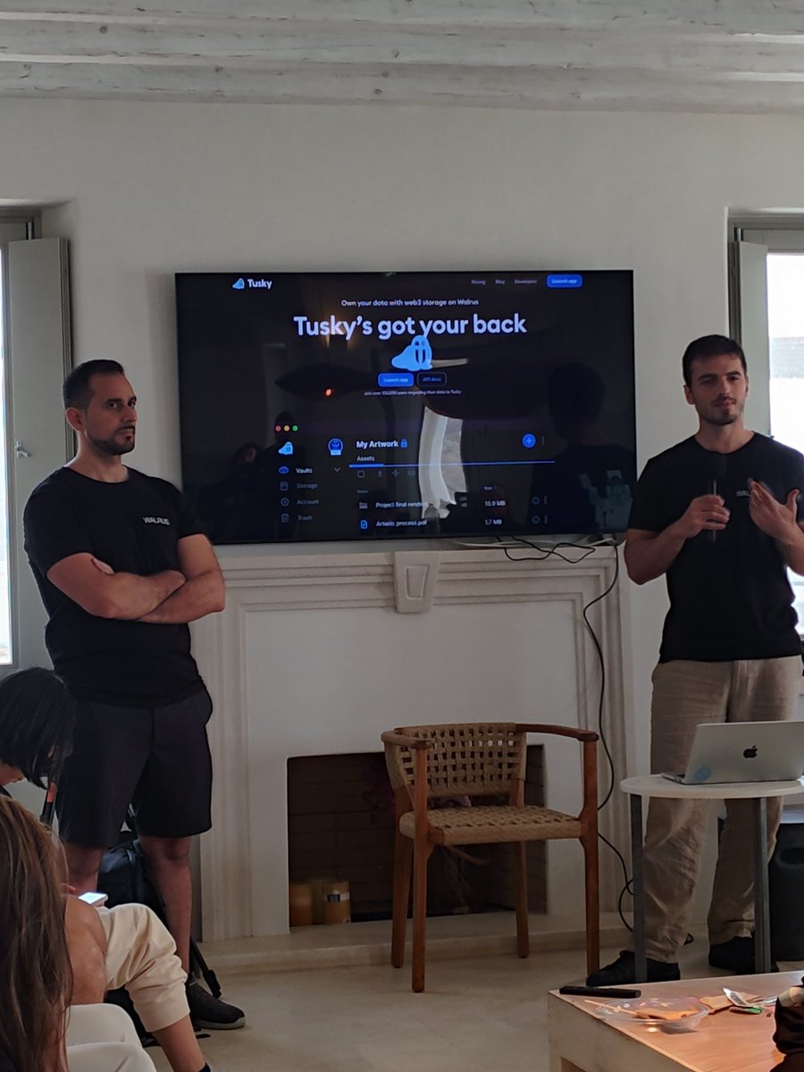 Na Island DAO, o time da Walrus apresentou o Tusky — uma tecnologia inovadora que permite armazenamento em nuvem de forma totalmente descentralizada. 🌐💾

Mais um passo rumo ao futuro da Web3, onde dados, privacidade e liberdade digital andam juntos.