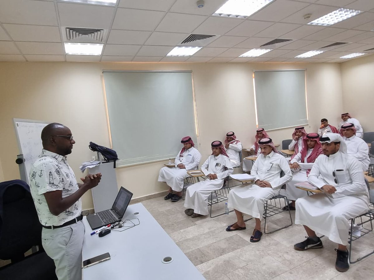 MathClub_NBU's tweet image. جزء من  الخدمة المجتمعية: كيف تكتب سيرة ذاتية احترافية
من تقديم د. علي ساتي
الفكرة العامة للخدمة المجتمعية:
تمكين طلبة البكالوريوس من صياغة سيرة ذاتية تعكس مهاراتهم وإنجازاتهم بطريقة احترافية
تسهّل عليهم الاندماج في سوق العمل أو متابعة الدراسات العليا .