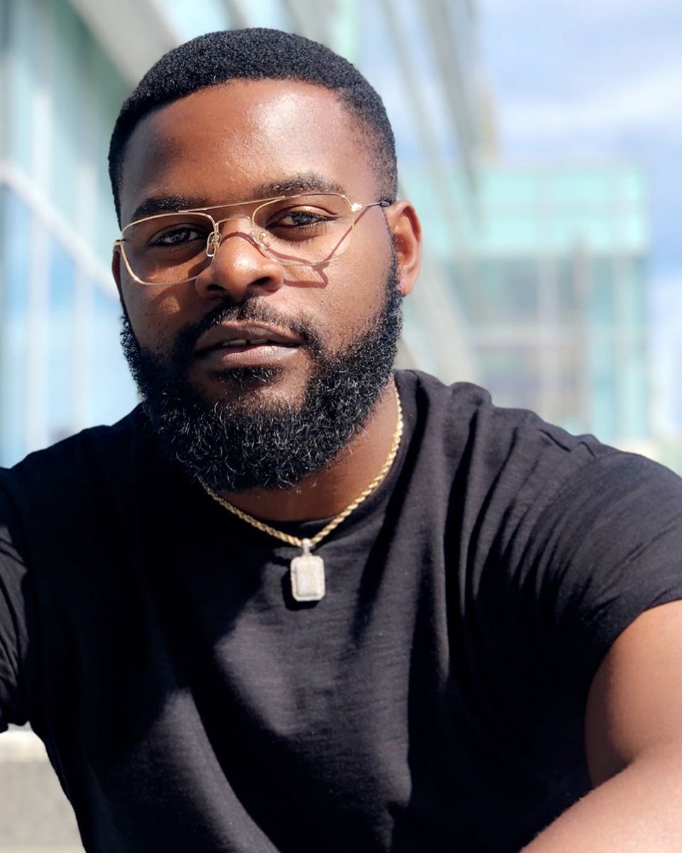 CoolFMNigeria's tweet photo. Now playing #NOLESS
@falzthebahdguy
#TheBFShow w/ @Mannieessien x @Nessa534
#WakeUpVibes https://t.co/N9y66scI0v