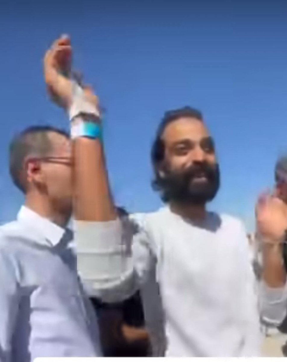 akaromaeda's tweet photo. 🇧🇭🇵🇸 #Bahrain_Takes_Pride_In_You | Bahraini activist #Muhammad_Abdullah crossing the King Hussein Bridge, the border crossing connecting Jordan and the occupied West Bank, after his liberation along with the other activists from the prisons of the Zionist occupation following their participation in the #Global_Sumud_Flotilla.