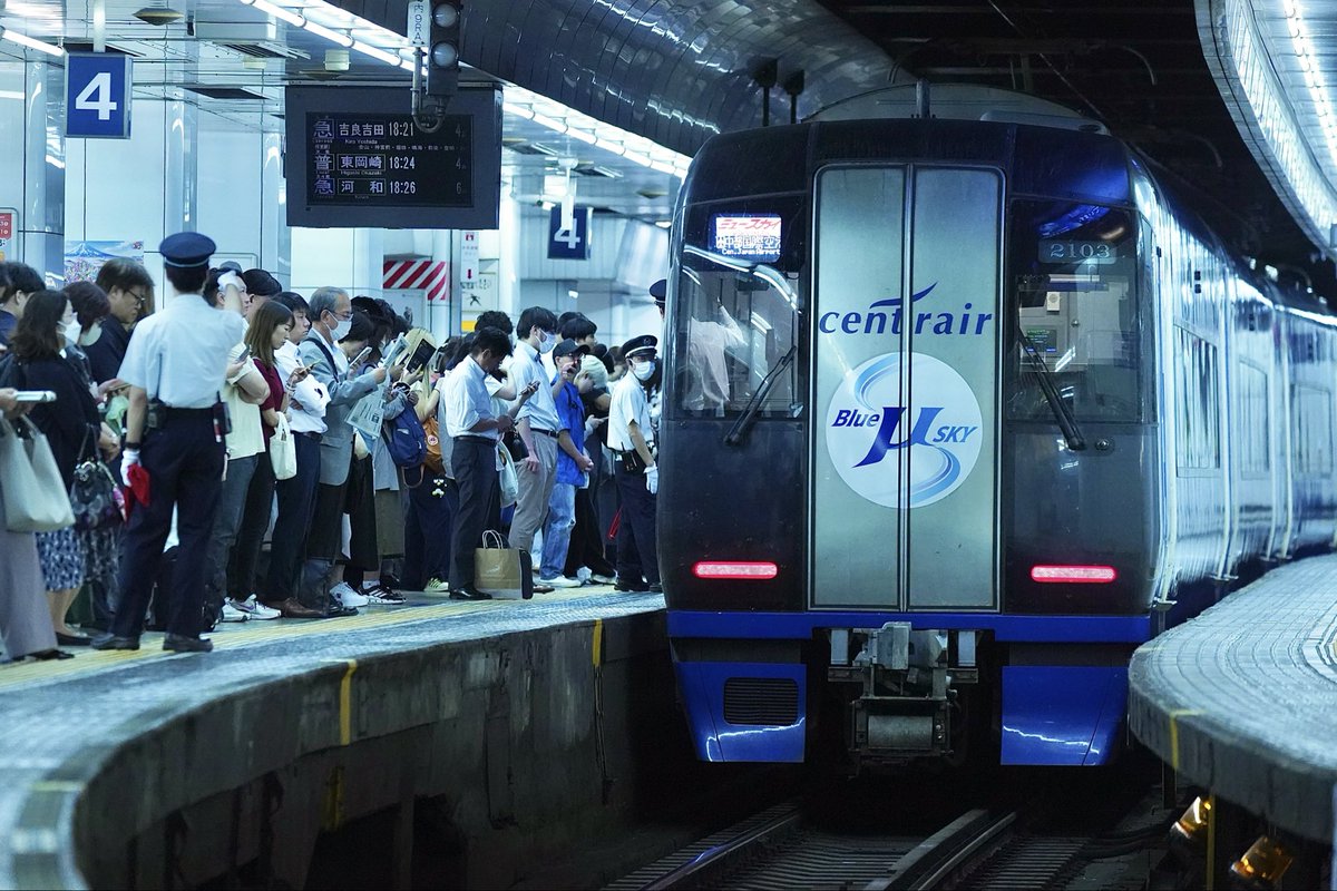 鉄道２ 白黒鉄道写真 混雑した駅の電車 Kさん撮影：蒸機現役時代: 終着駅の風景① 1974.6.29 日中線