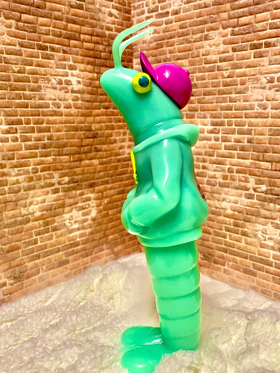 rayflo_pop's tweet photo. 憧れのエンビーくんも無事ゲット出来ました！ブリスターで飾ろうと思うけど、どうしてもおヒゲ（？）をﾂﾝﾂﾝしてみたくて1回そっと出してみました☺
ピヌもずんだカラーあまりにも可愛い💕ガブラと並べたら最強にｶﾜｲｲが大渋滞🥳
くじはシックな白黒が揃いました✨
#エンビー #PINU
#みちソフ https://t.co/C9bbBgV2wZ