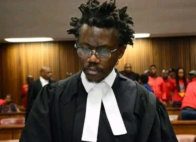Somagwaza3's tweet photo. These two have one thing in common. They are hated by black people.
Julius is hated for his astute political mind.
Ngcukaitobi is hated for his astute legal mind.
JEALOUSY WILL DESTROY US ALL BLACK PEOPLE. https://t.co/7JYweP4S6g
