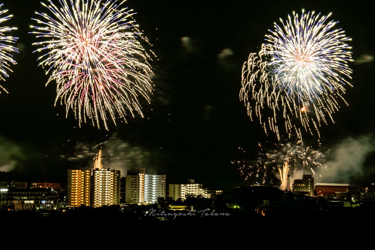 t_informations's tweet image. 夜に響く音と光。

📍 和歌山県田辺市
📷 Sony α7iii + SIGMA150-600mm

#花火大会 #田辺市 #和歌山 #夏の思い出 #スターマイン #虹色花火 #花火撮影 #夜景写真 #fireworksphotography #japan_night_view #sonyalpha #花火好きな人と繋がりたい #第55回田辺花火大会 #私のたなべ