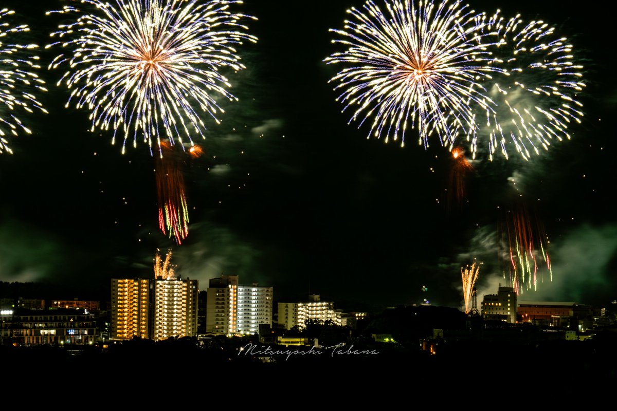 t_informations's tweet image. 夜に響く音と光。

📍 和歌山県田辺市
📷 Sony α7iii + SIGMA150-600mm

#花火大会 #田辺市 #和歌山 #夏の思い出 #スターマイン #虹色花火 #花火撮影 #夜景写真 #fireworksphotography #japan_night_view #sonyalpha #花火好きな人と繋がりたい #第55回田辺花火大会 #私のたなべ